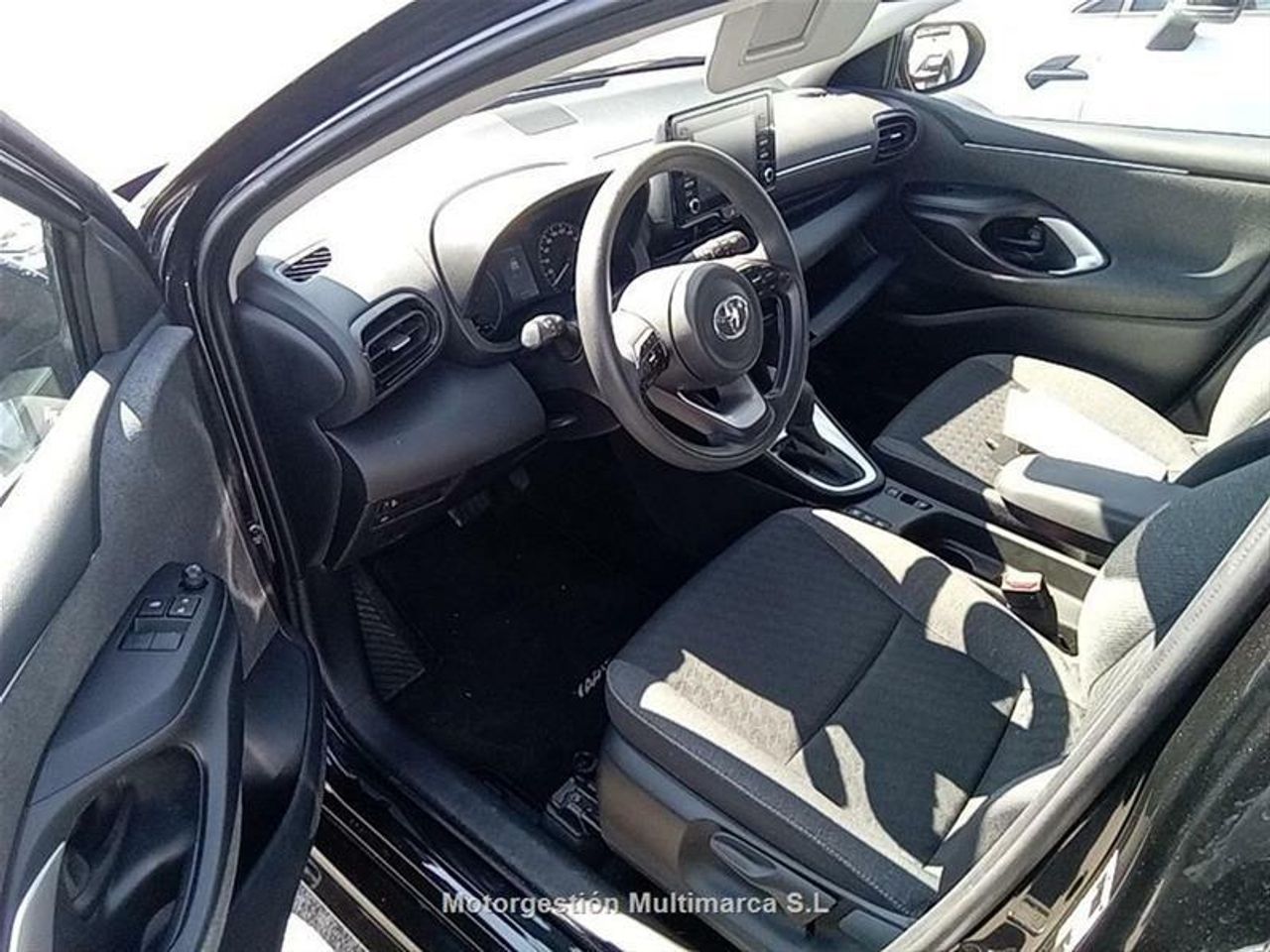 Toyota Yaris 1.5 120H Business Plus - foto 7