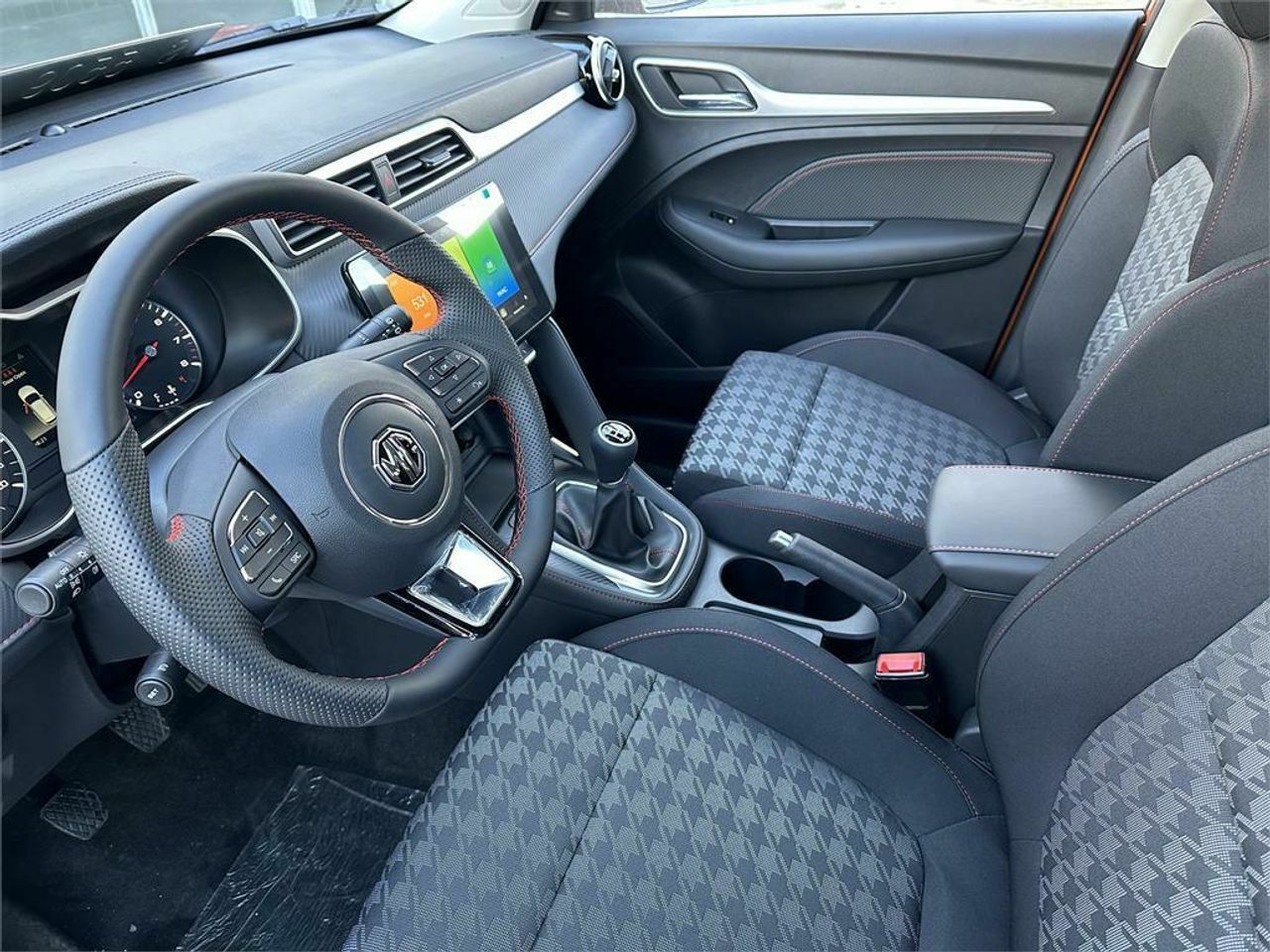 mg zs 2023 / foto grande (3)