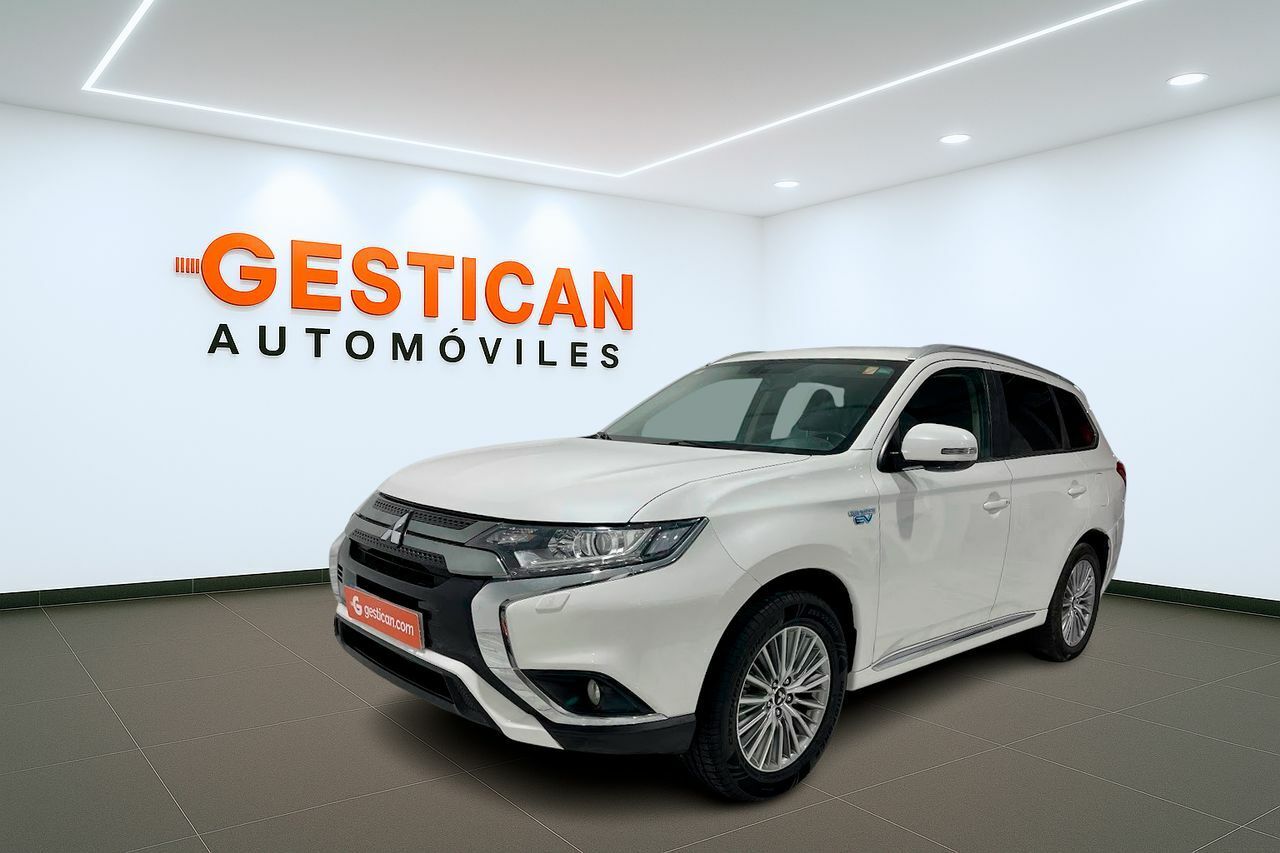 mitsubishi outlander 2020 /