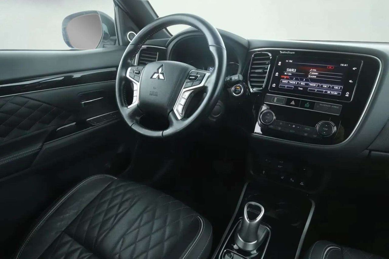 Mitsubishi Outlander 2.4 PHEV Motion Auto 4WD - foto 12