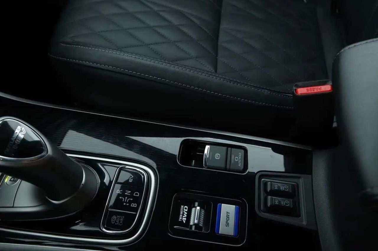 Mitsubishi Outlander 2.4 PHEV Motion Auto 4WD - foto 14
