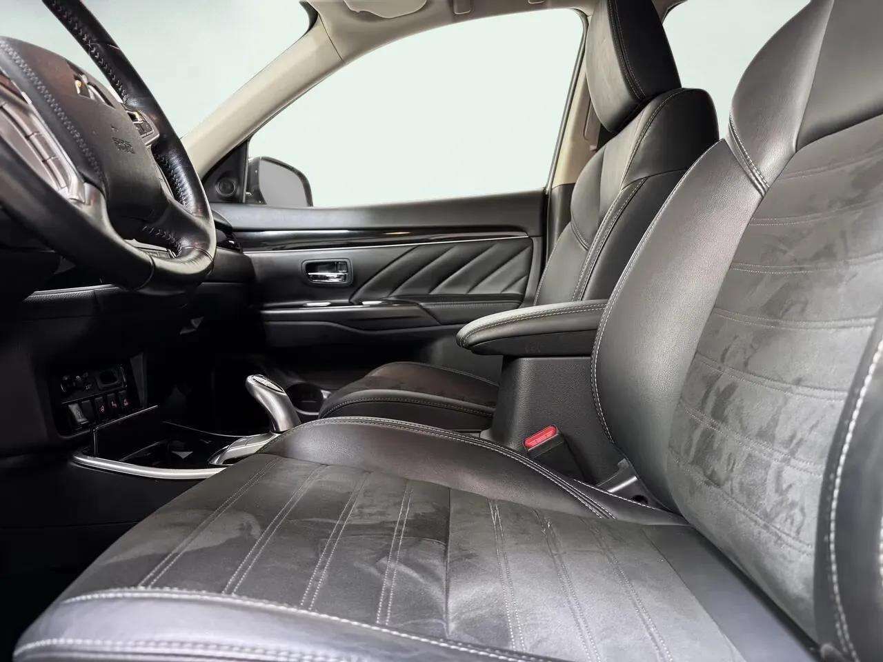 Mitsubishi Outlander 2.4 PHEV Kaiteki Auto 4WD - foto 7