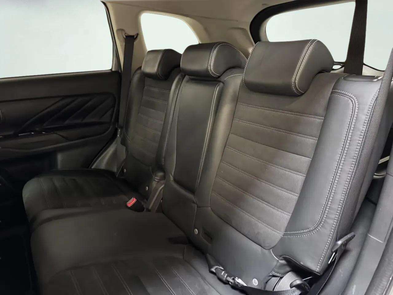 Mitsubishi Outlander 2.4 PHEV Kaiteki Auto 4WD - foto 9