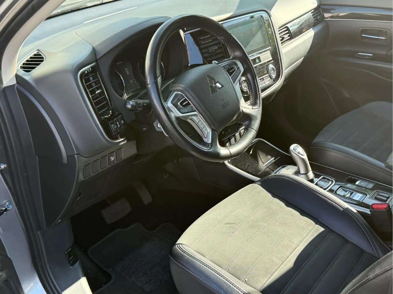 Mitsubishi Outlander 2.4 PHEV Kaiteki Auto 4WD - foto 10