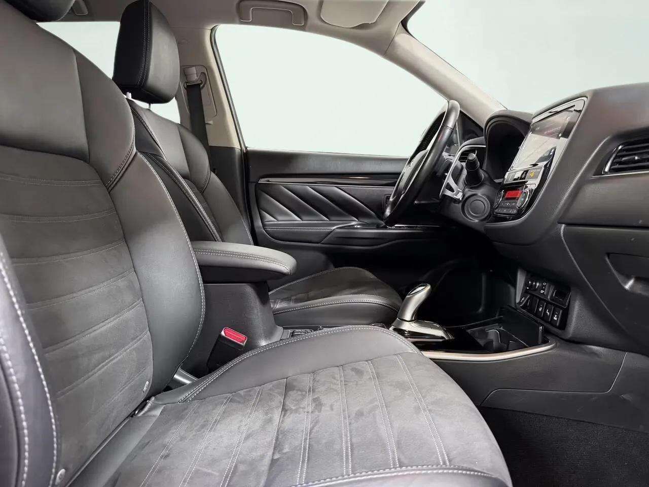 Mitsubishi Outlander 2.4 PHEV Kaiteki Auto 4WD - foto 8