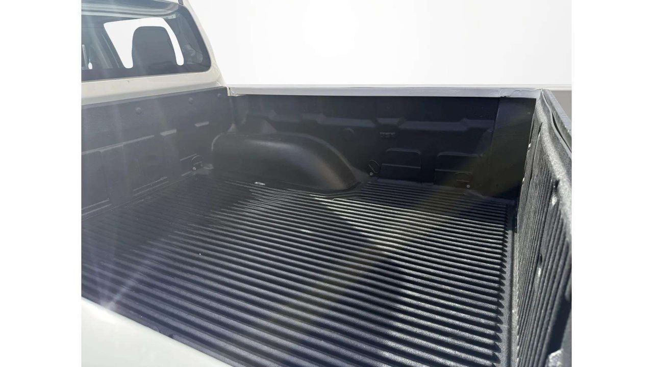 Nissan Navara 2.5 dCi 144CV FE Doble Cabina Cab 4X4 - foto 12