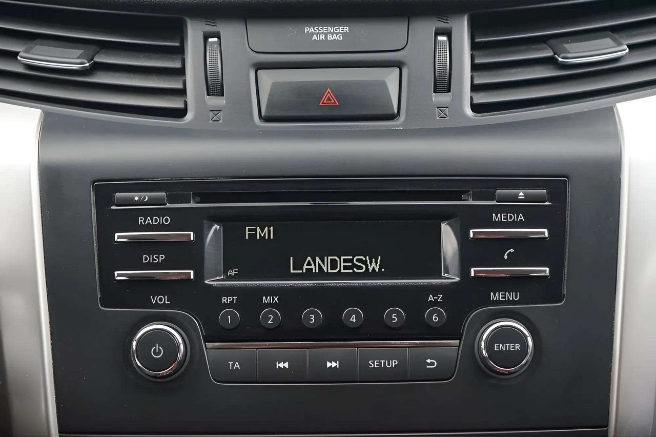 Nissan Navara 2.5 dCi 144CV FE Doble Cabina Cab 4X4 - foto 9