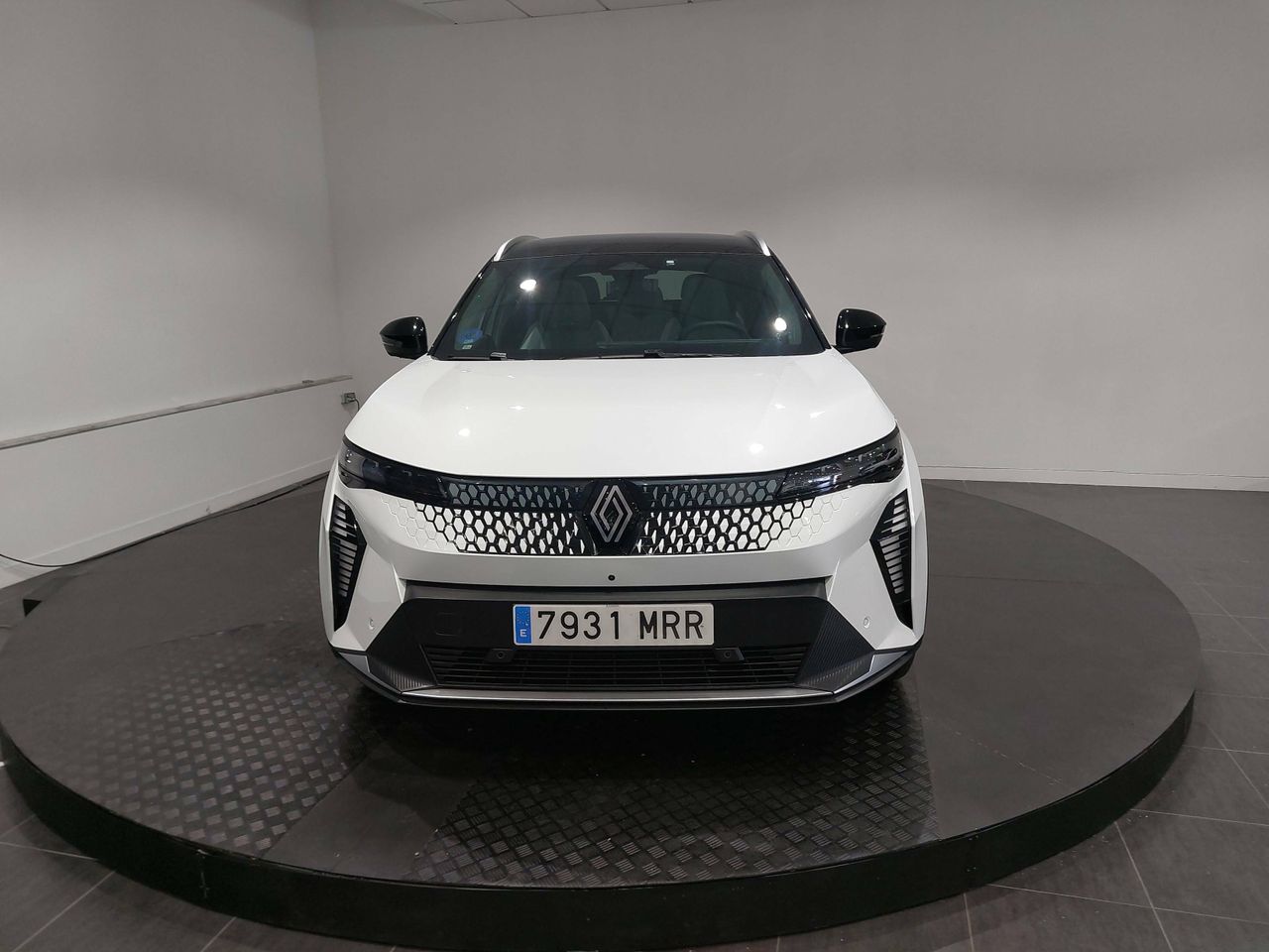 Vestido completamente  de segunda mano - renault scénic 2024 /