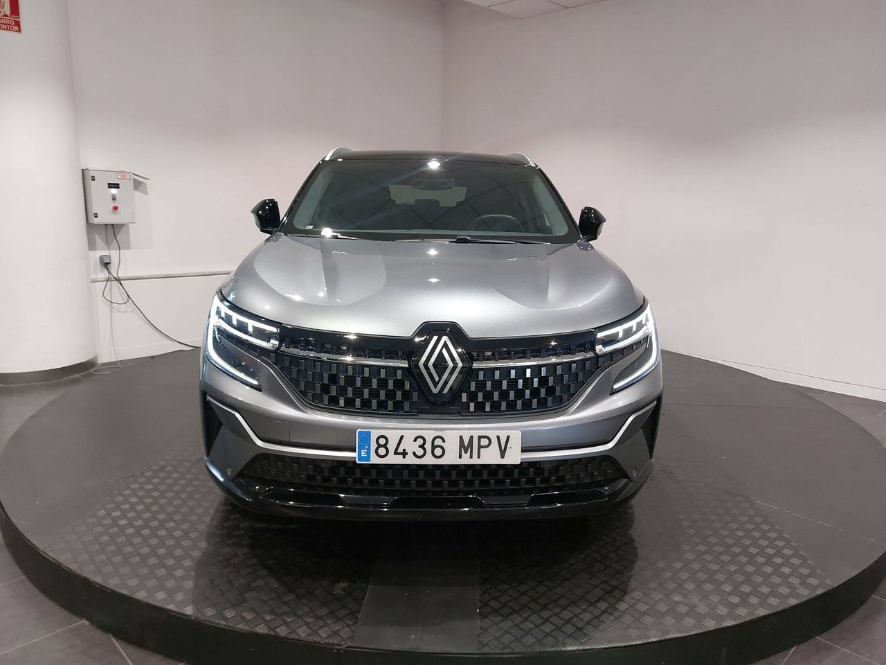 Vestido completamente  de segunda mano - renault austral 2024 /