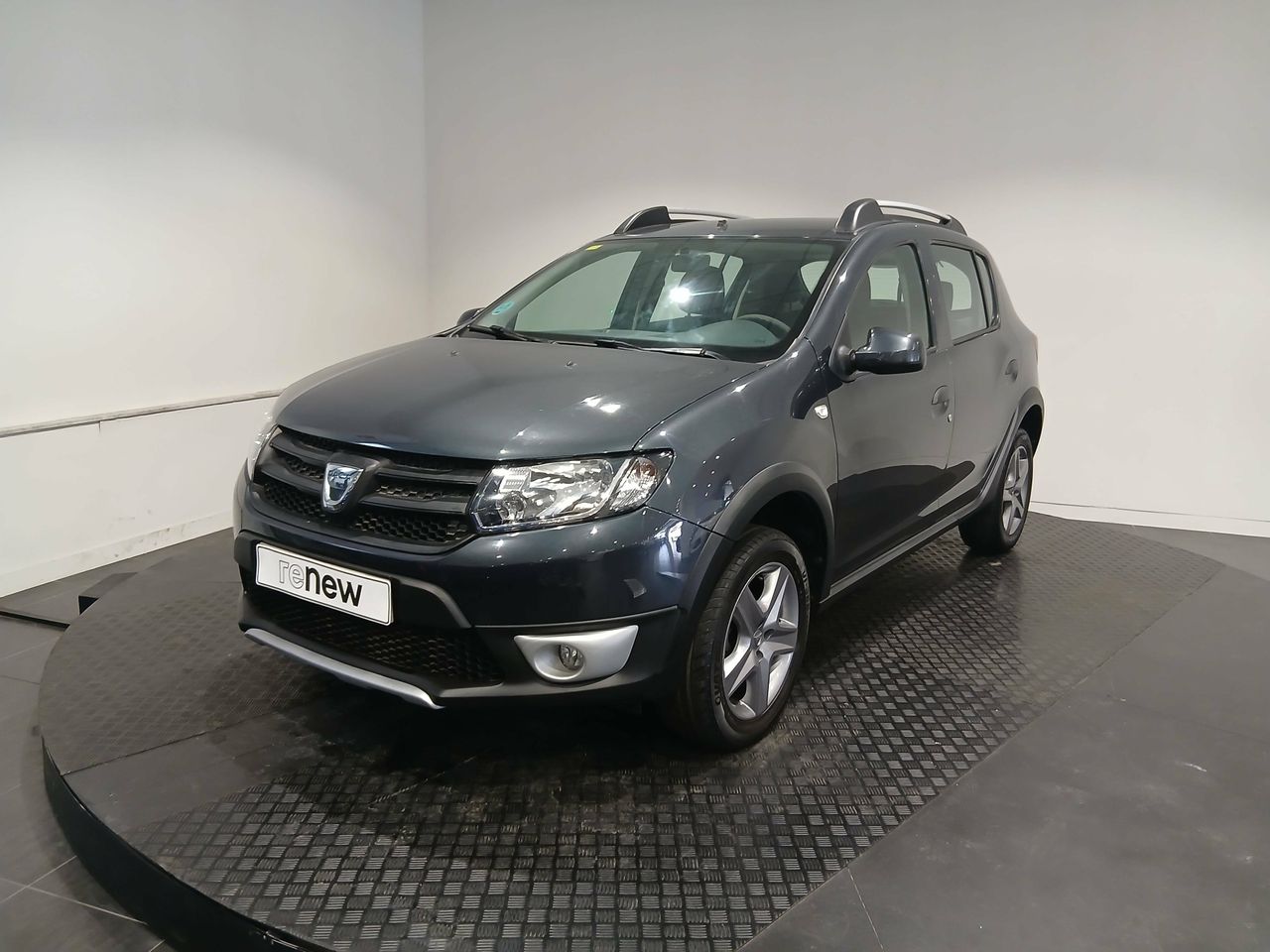 Dacia sandero gris claro  de segunda mano - dacia sandero 2016 /