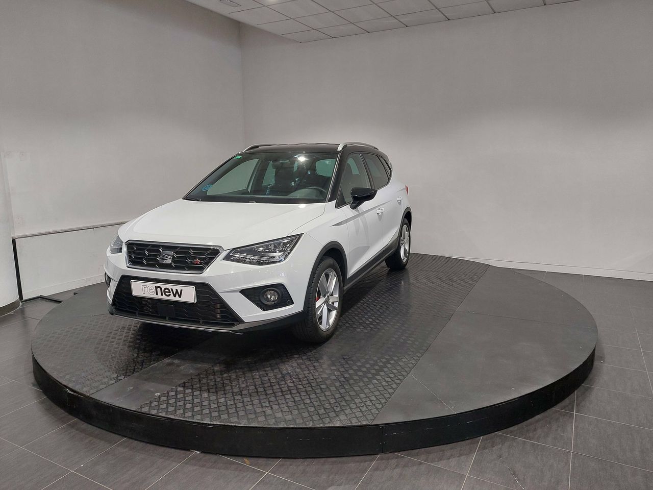 Renault clio azul 5 puertas  de segunda mano - seat arona 2019 /
