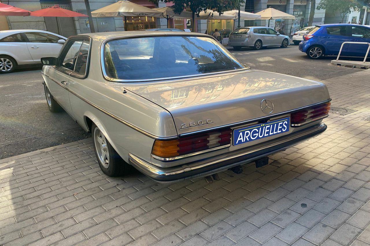 mercedes clase c 1979 / foto grande (3)