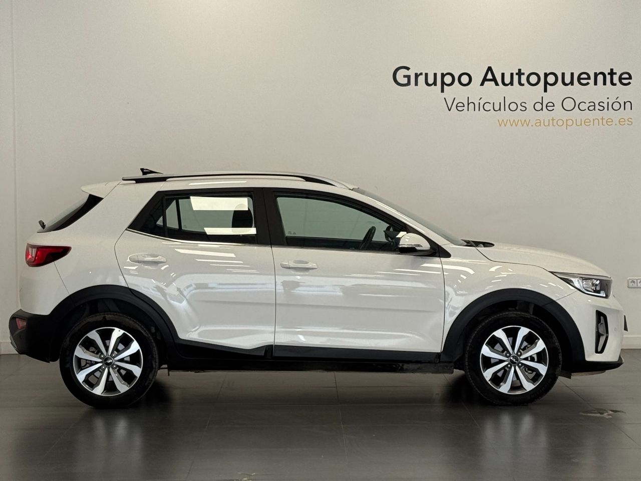 kia stonic 2023 / foto grande (2)