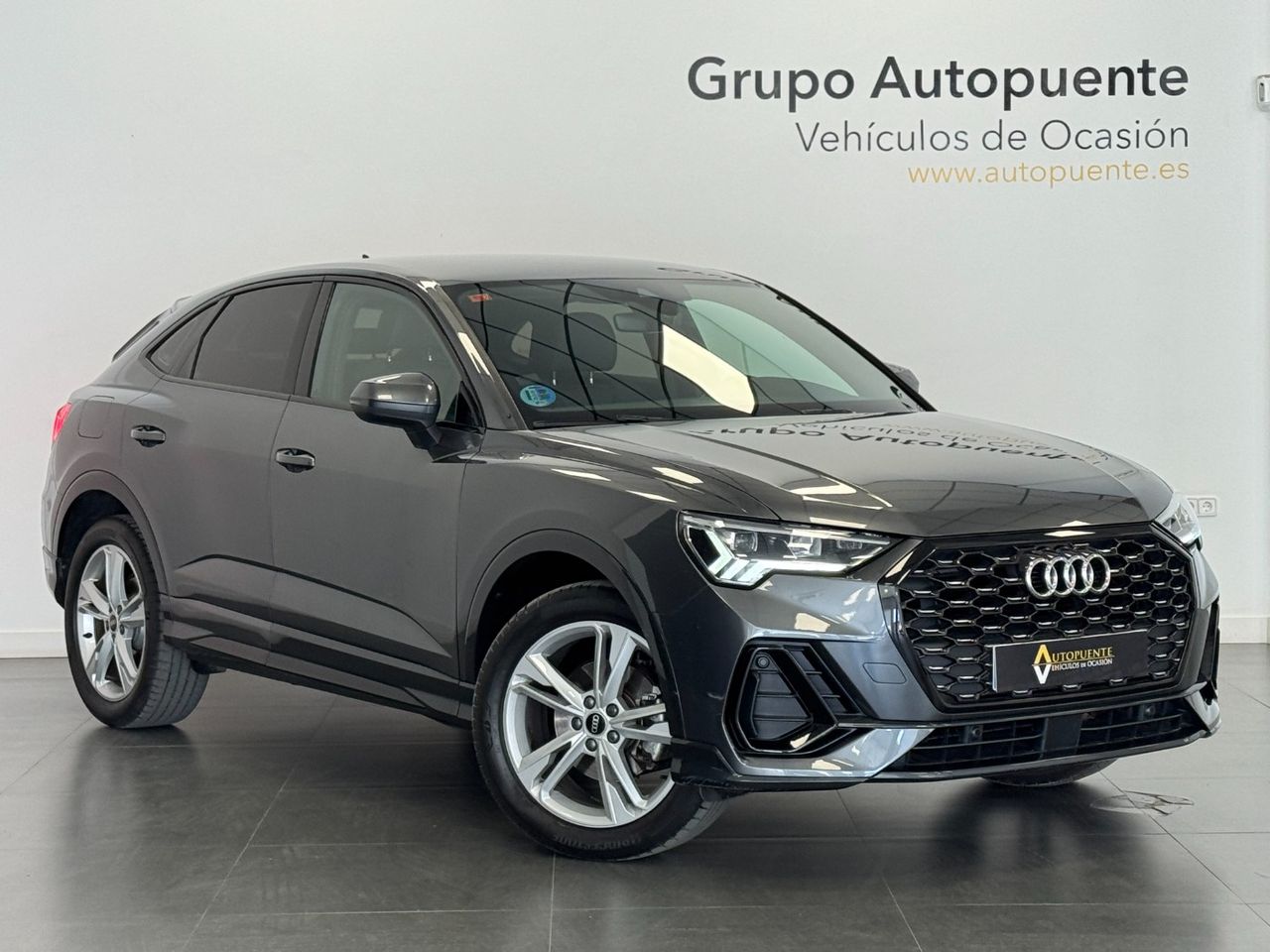 audi q3 2021 /