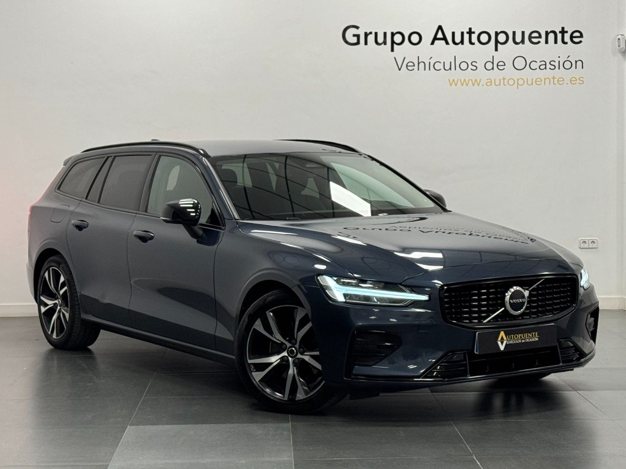 Volvo V60 B4 D PLUS DARK AUTO