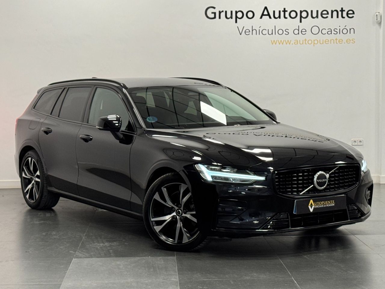 Volvo V60 2.0 B4 D PLUS DARK AUTO