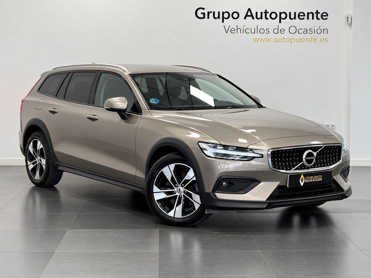 Volvo V60 Cross Country 2.0 B4 D PRO AUTO