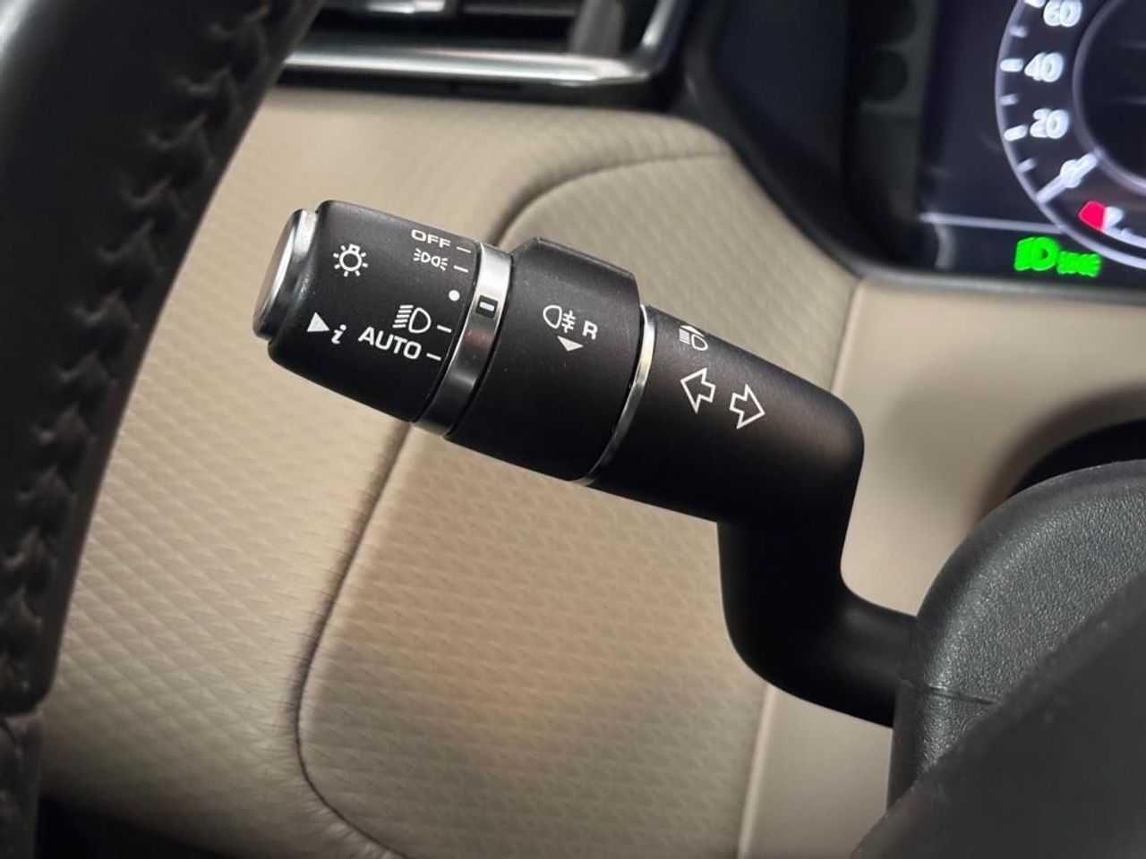 Land-Rover Range Rover Velar 2.0 D240 177kW (240CV) SE 4WD A - foto 23