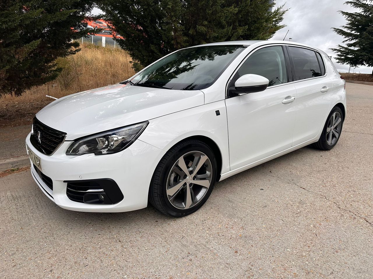 Impecable casa  de segunda mano - peugeot 308 2019 /
