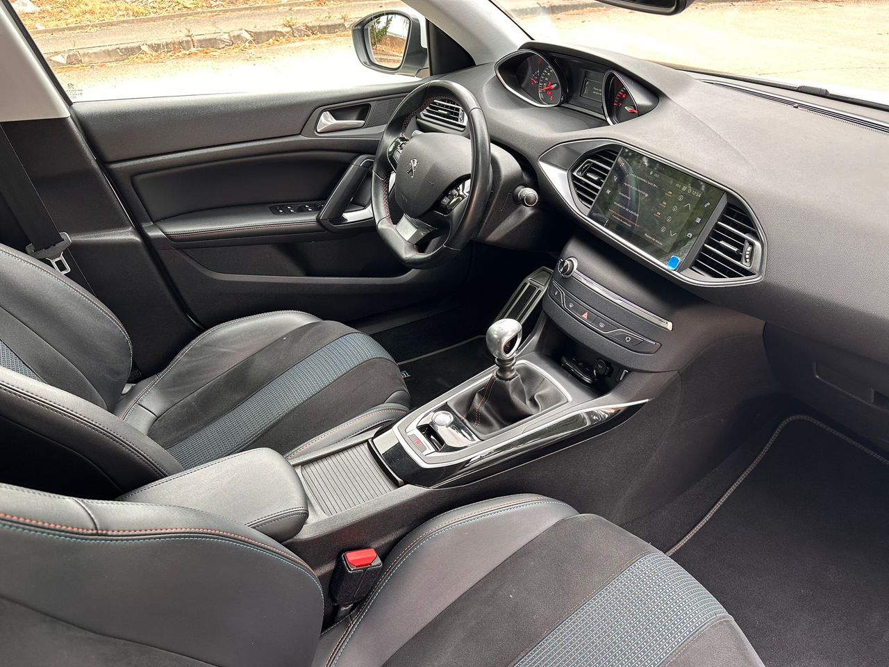 Peugeot 308 1.2 T 130 tech edition  - Foto 37