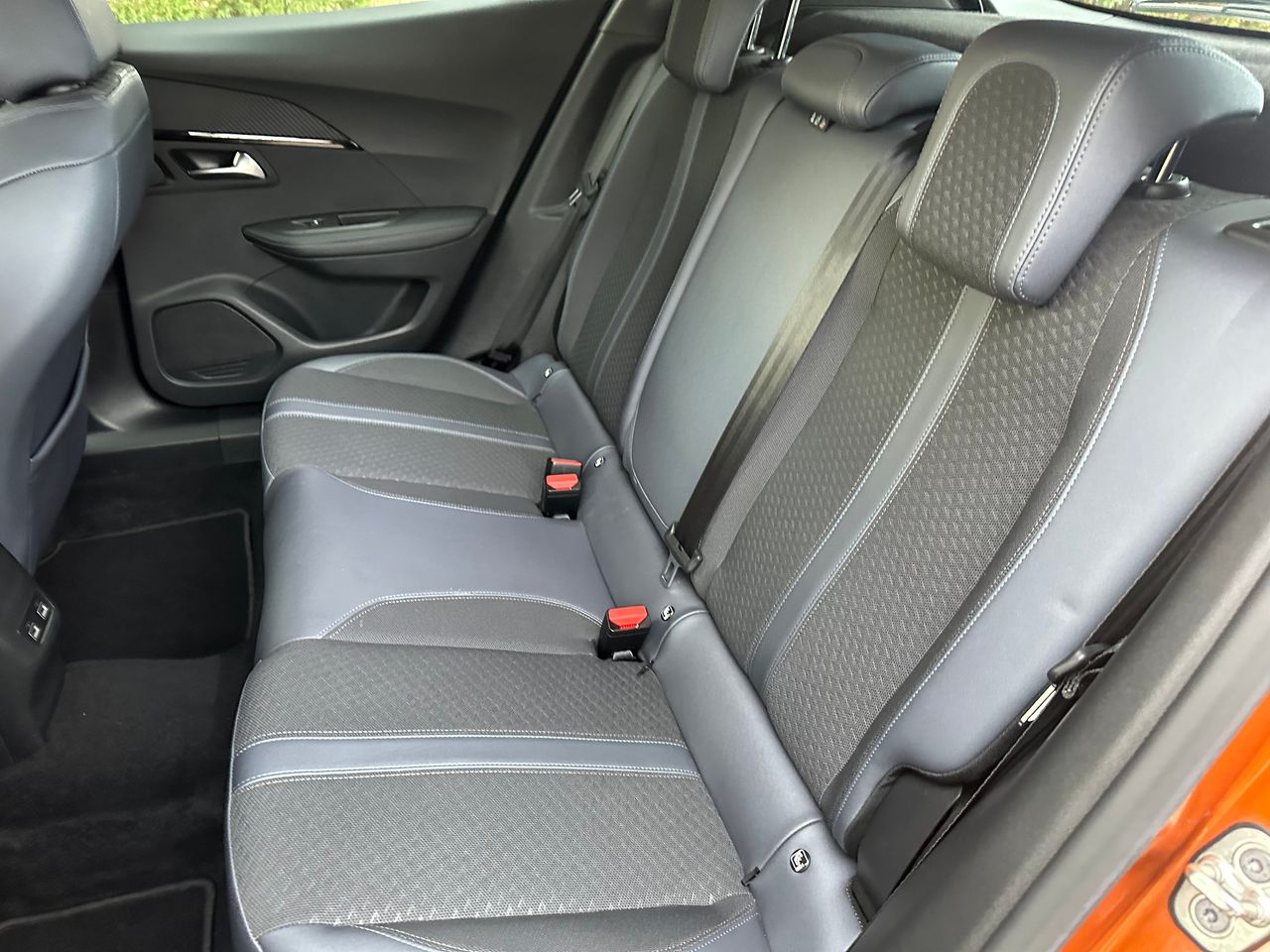 Peugeot 2008 1.2 T  - Foto 25