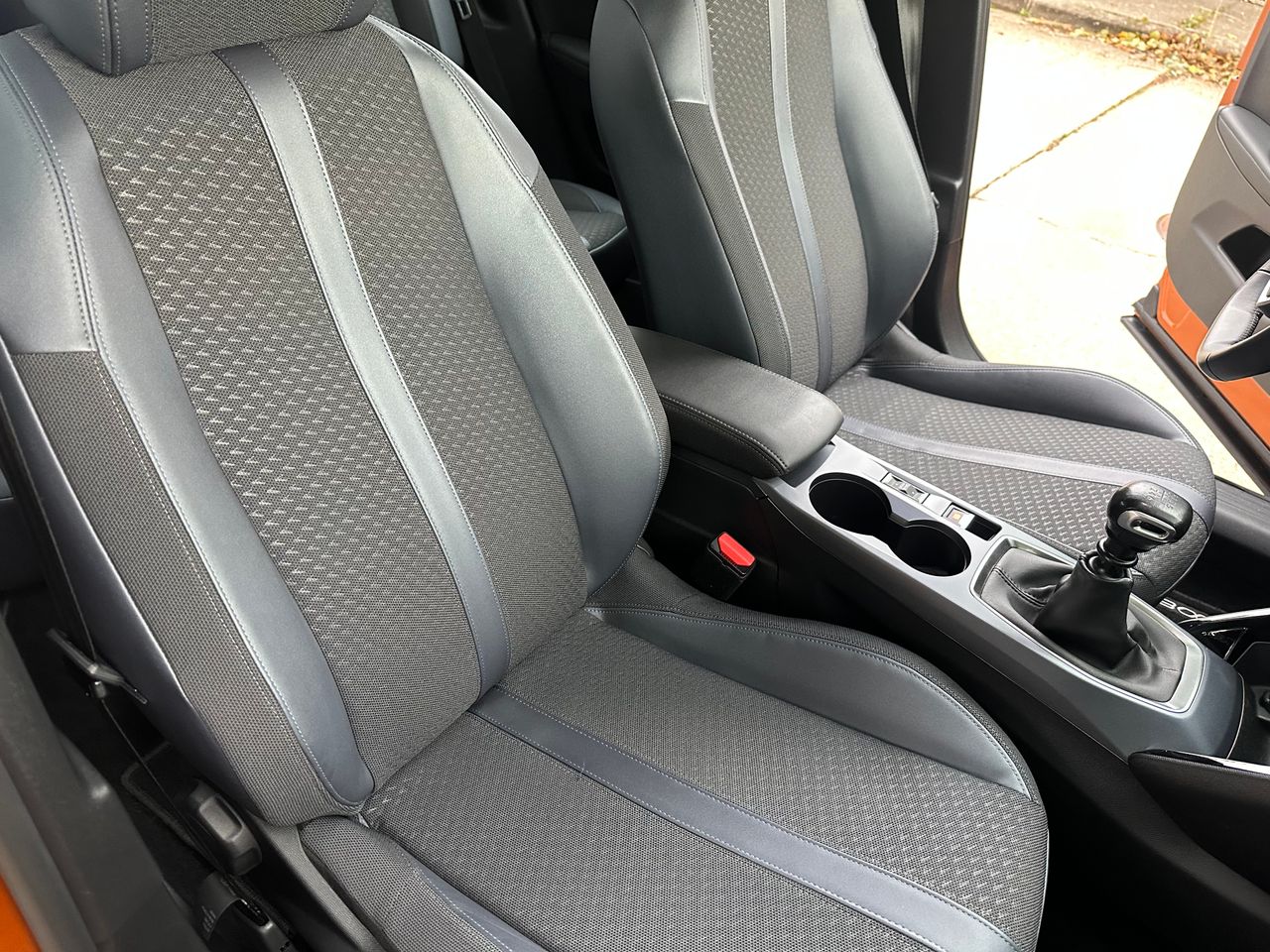 Peugeot 2008 1.2 T  - Foto 38