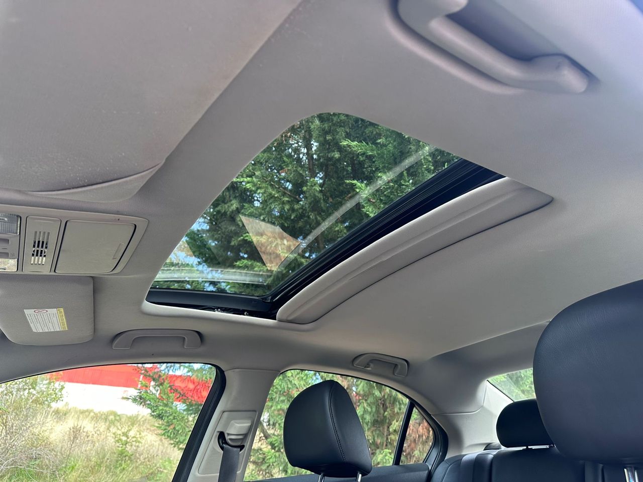 Honda Accord Luxury - Foto 24