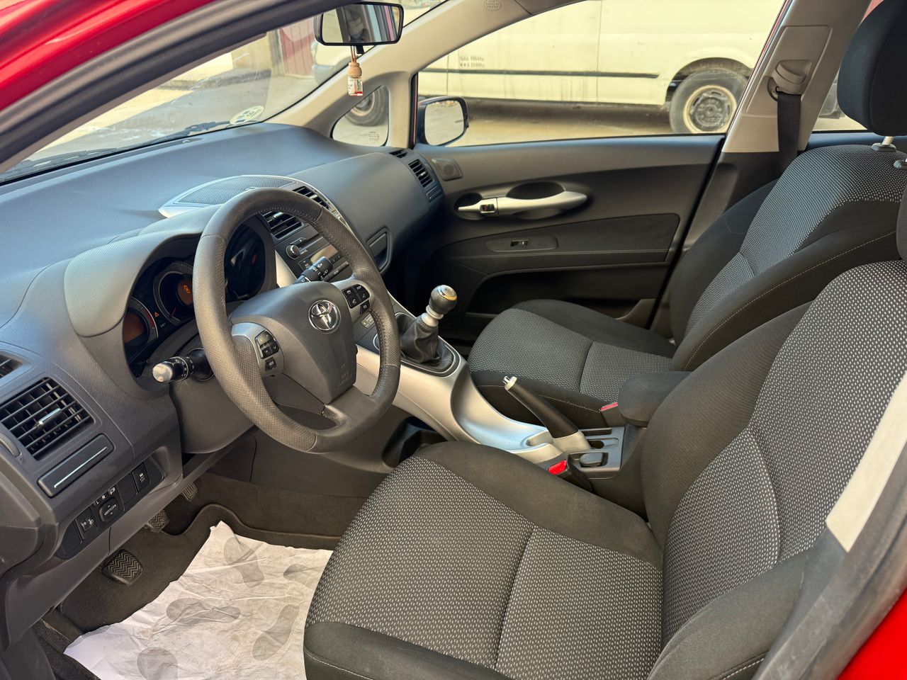 Toyota Auris 2.0 D4D  - Foto 18