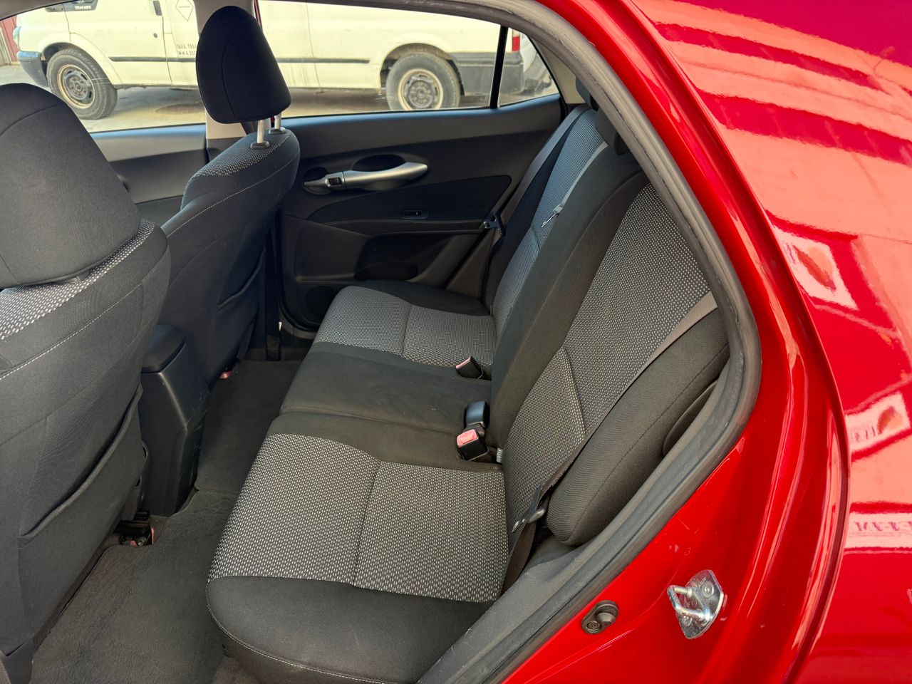 Toyota Auris 2.0 D4D  - Foto 14