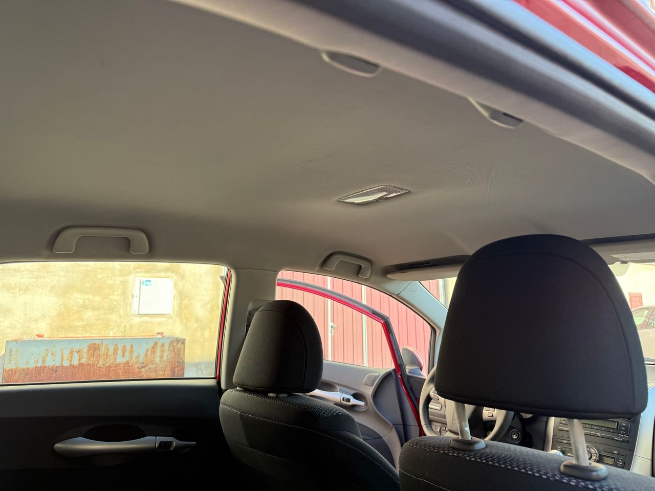 Toyota Auris 2.0 D4D  - Foto 28