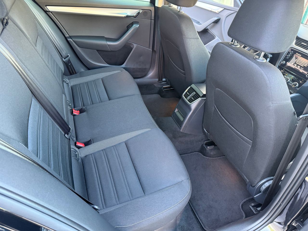 Skoda Octavia 1.6 TDI - Foto 32