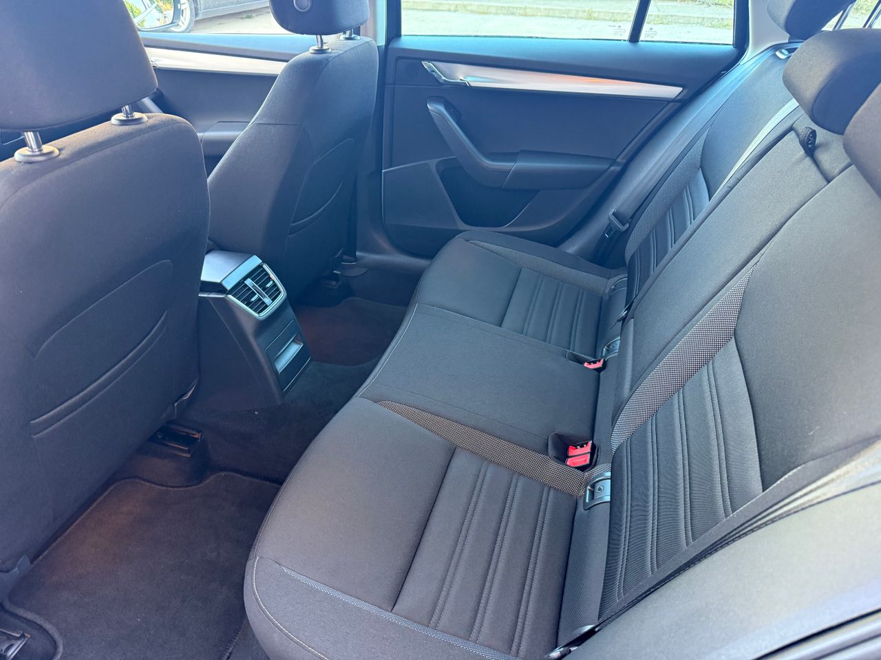 Skoda Octavia 1.6 TDI - Foto 26