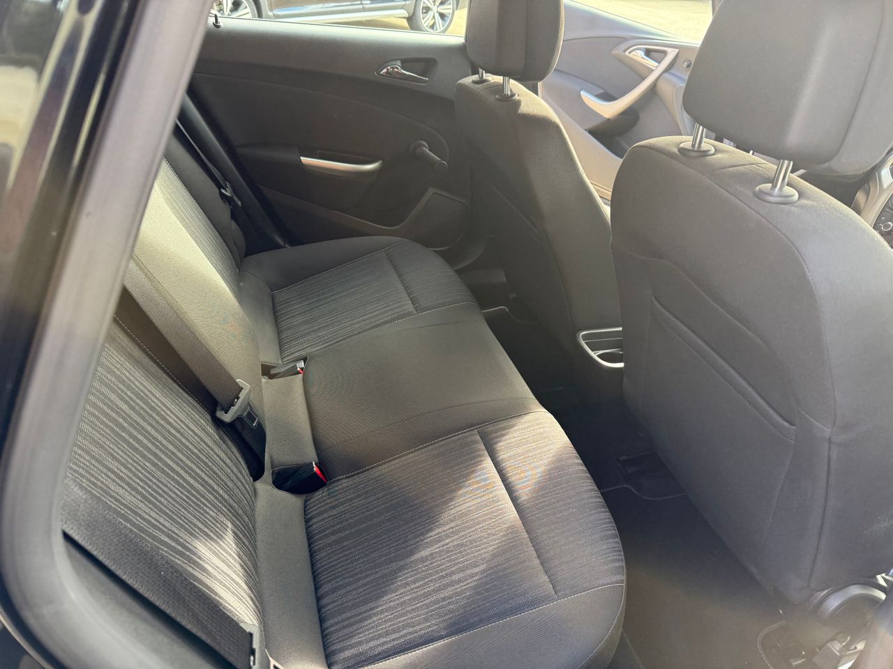 Opel Astra 1.7 CDTI - Foto 23