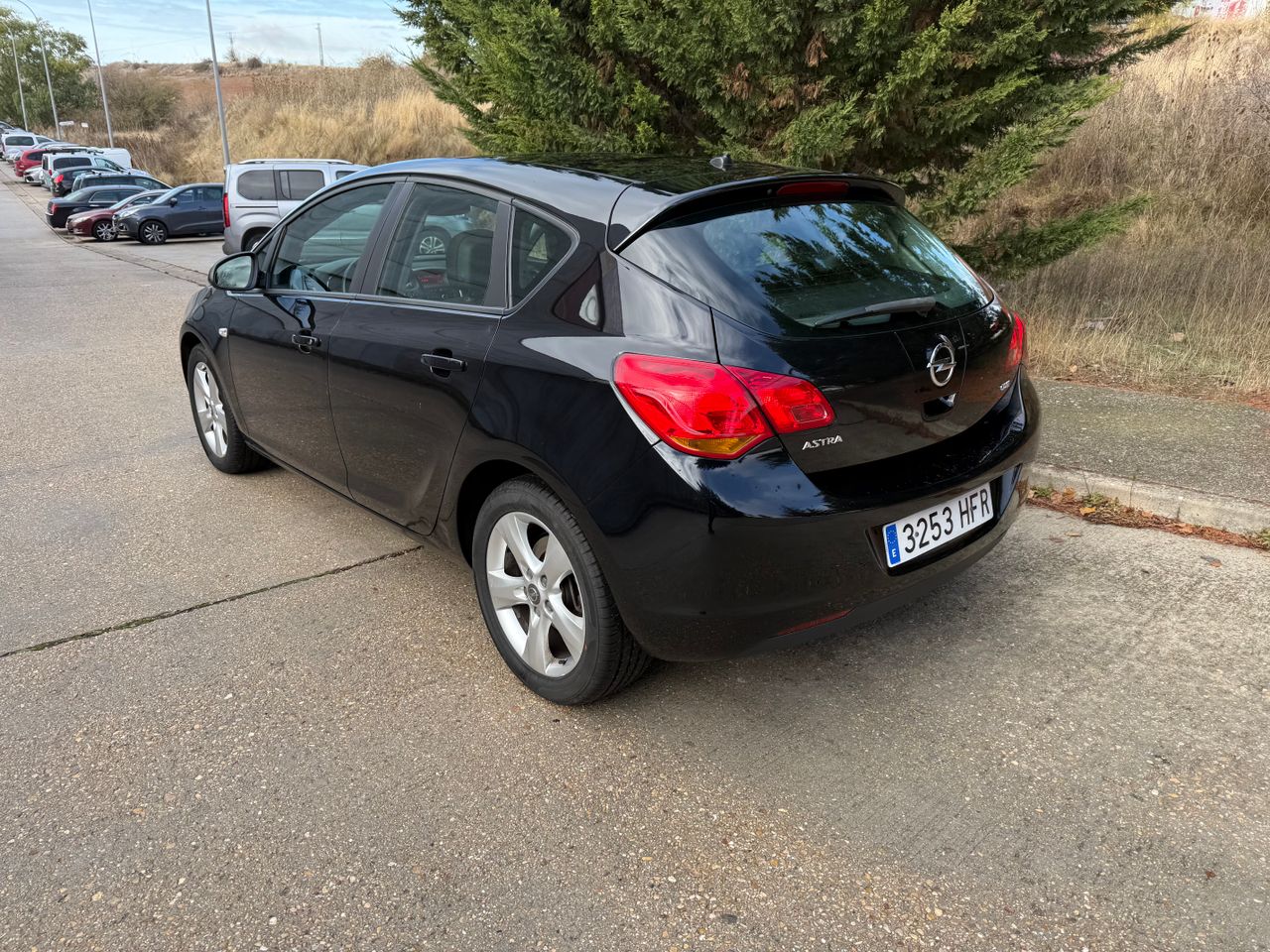 Opel Astra 1.7 CDTI - Foto 8