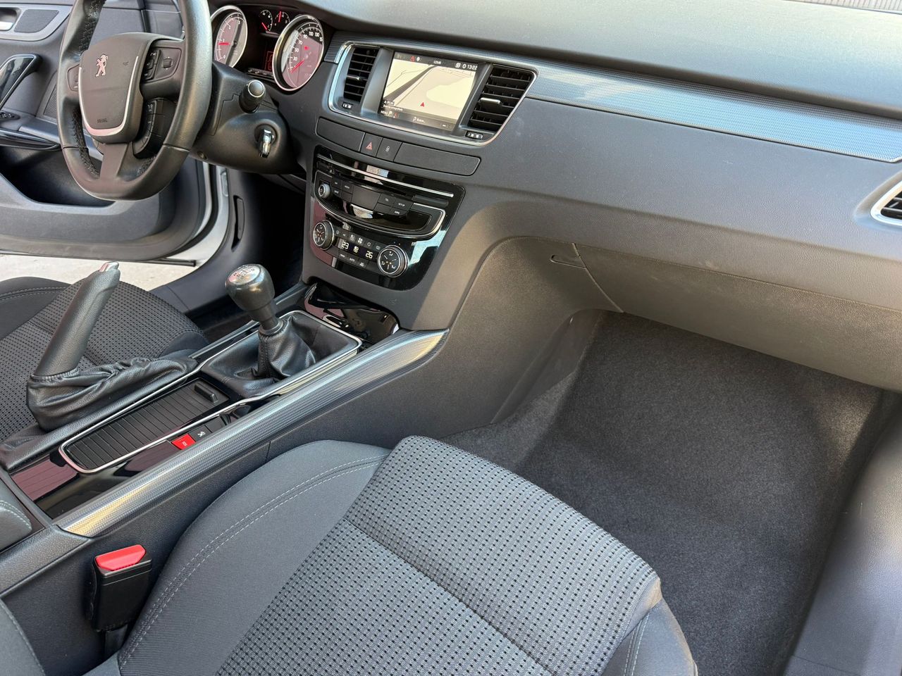 Peugeot 508 4p Active 1.6 BlueHDi 120 - Foto 41