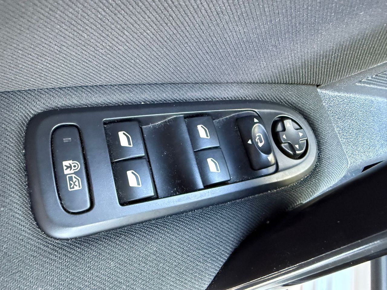 Peugeot 508 4p Active 1.6 BlueHDi 120 - Foto 35