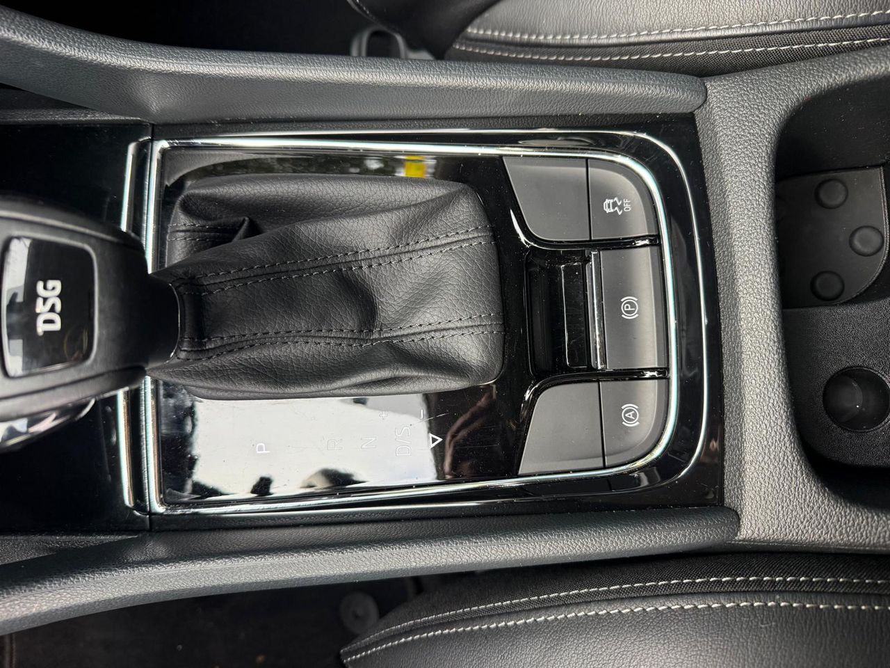 Skoda Karoq Sportline 1.5 TSI 110 kW (150 CV) DSG ACT - Foto 33