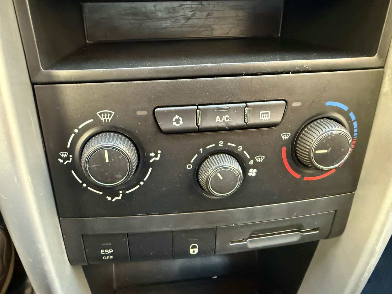 Peugeot 207 + 207+ 5p 1.4 HDi 68 - Foto 39