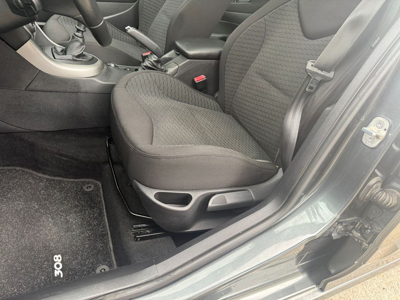 Peugeot 308 SW Sportium 1.6 HDi 110 FAP 6 vel. - Foto 38