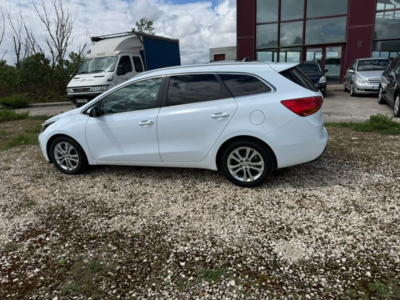 Kia Ceed cee'd Sportswagon 1.6 CRDi VGT 128 CV Drive - Foto 7