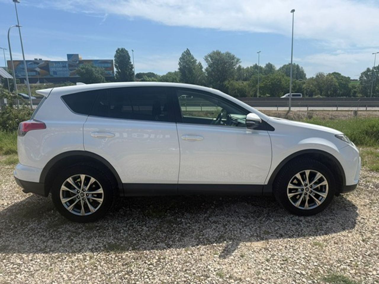 Toyota Rav4 150D 2WD Advance - Foto 17