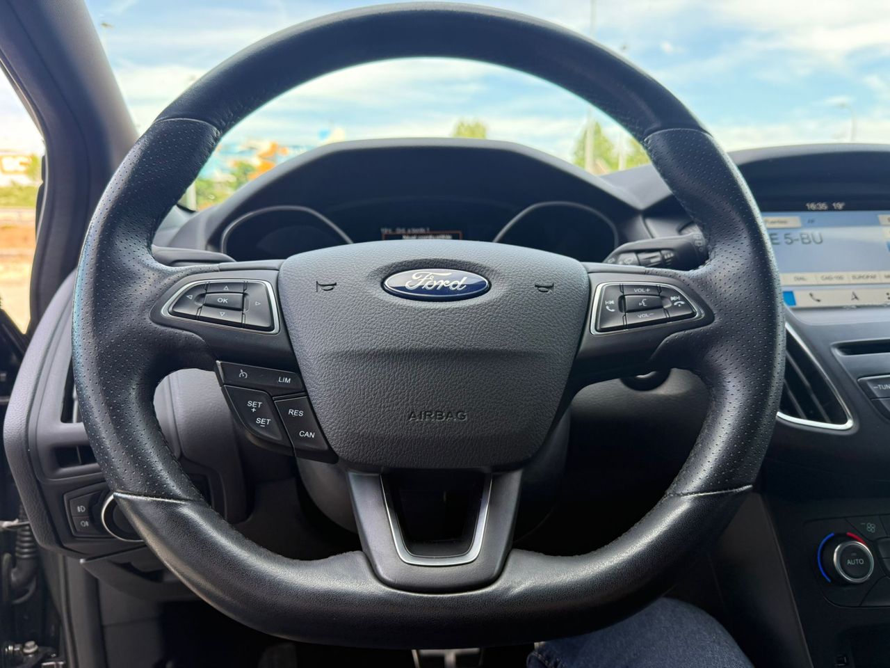 Ford Focus Berlina ST-Line 1.0 EcoBoost 92 kW - Foto 40