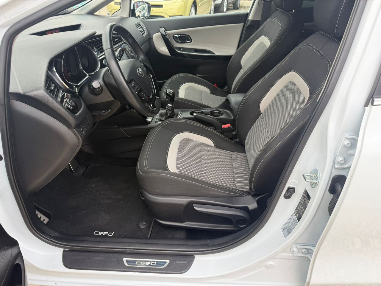 Kia Ceed cee'd SW 1.6 CRDi VGT Drive 100 kW - Foto 19