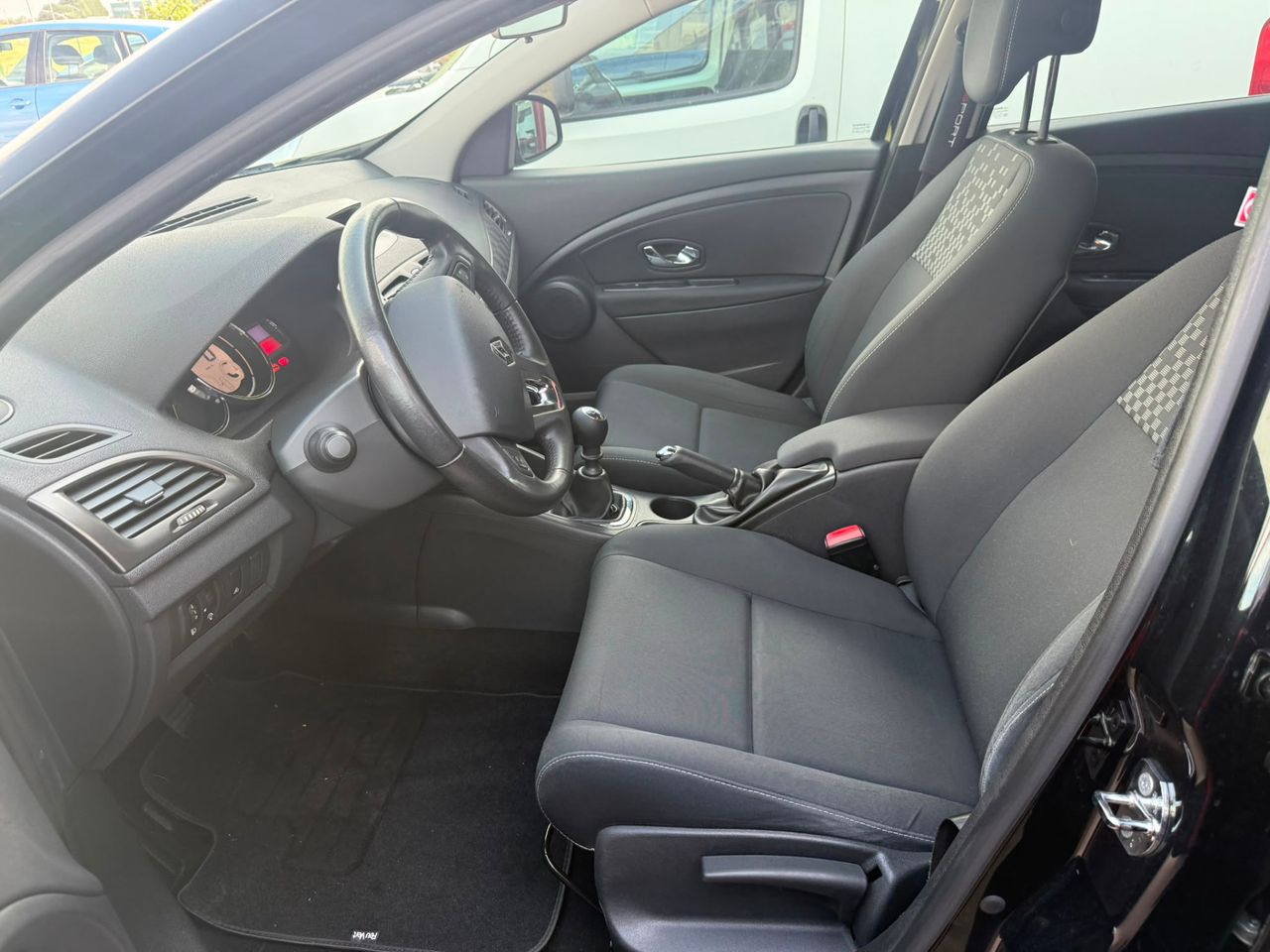 Renault Megane Berlina Expression dCi 110 - Foto 30