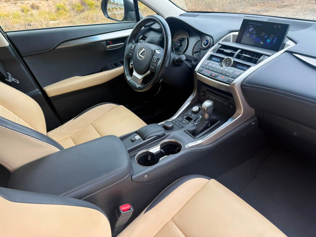 Lexus NX 300h Executive 4WD - Foto 43