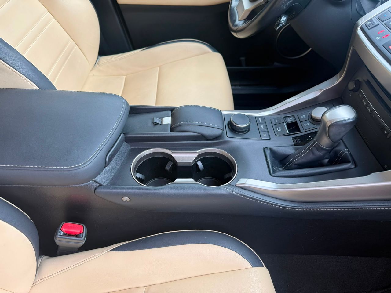Lexus NX 300h Executive 4WD - Foto 44