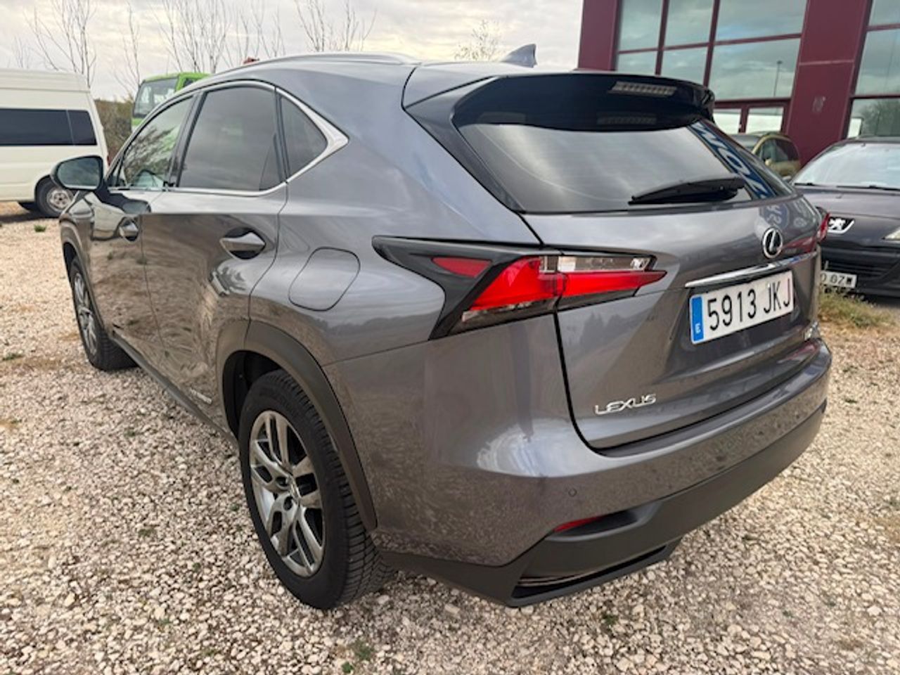 Lexus NX 300h Executive 4WD - Foto 26