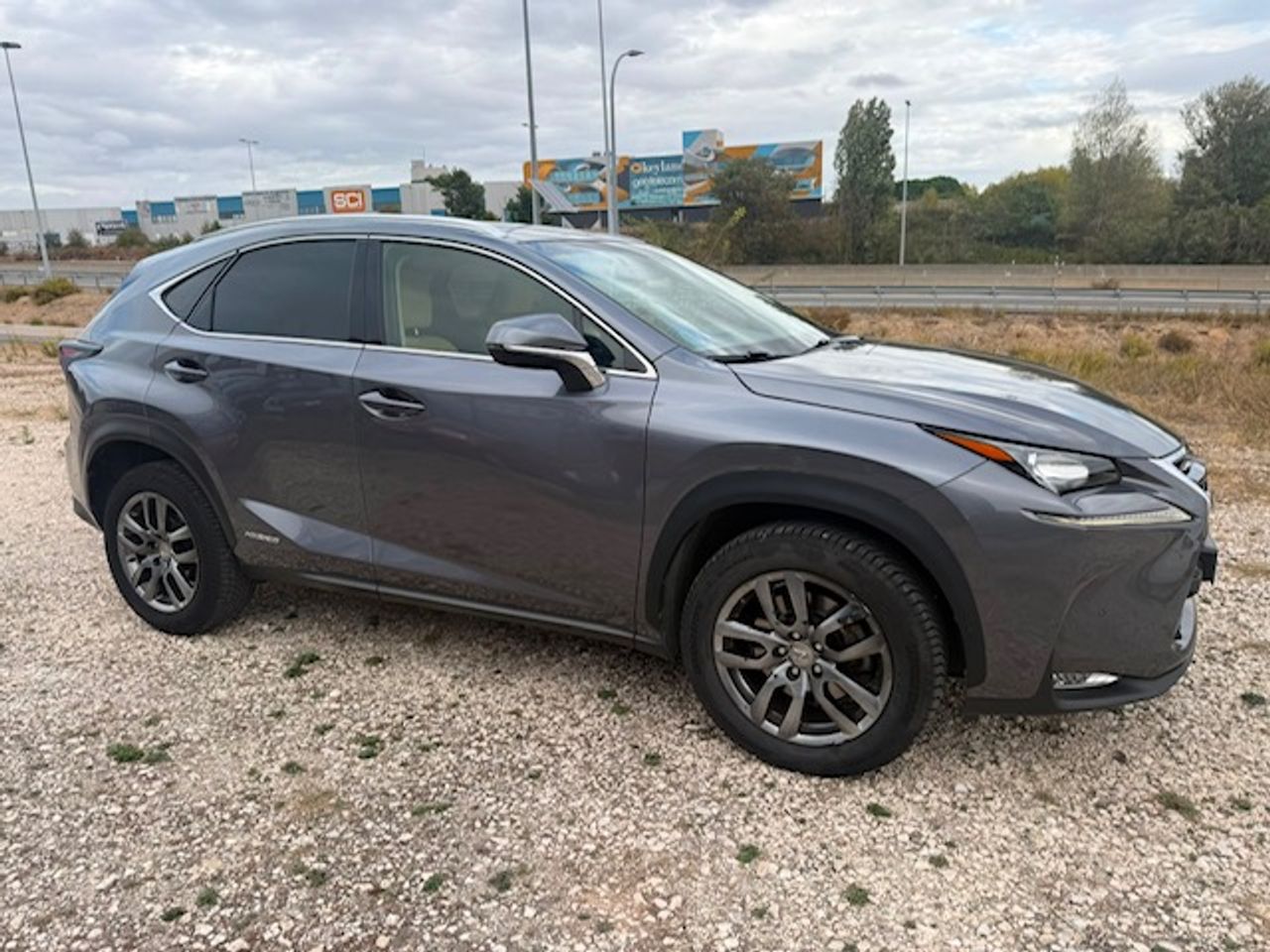 Lexus NX 300h Executive 4WD - Foto 17