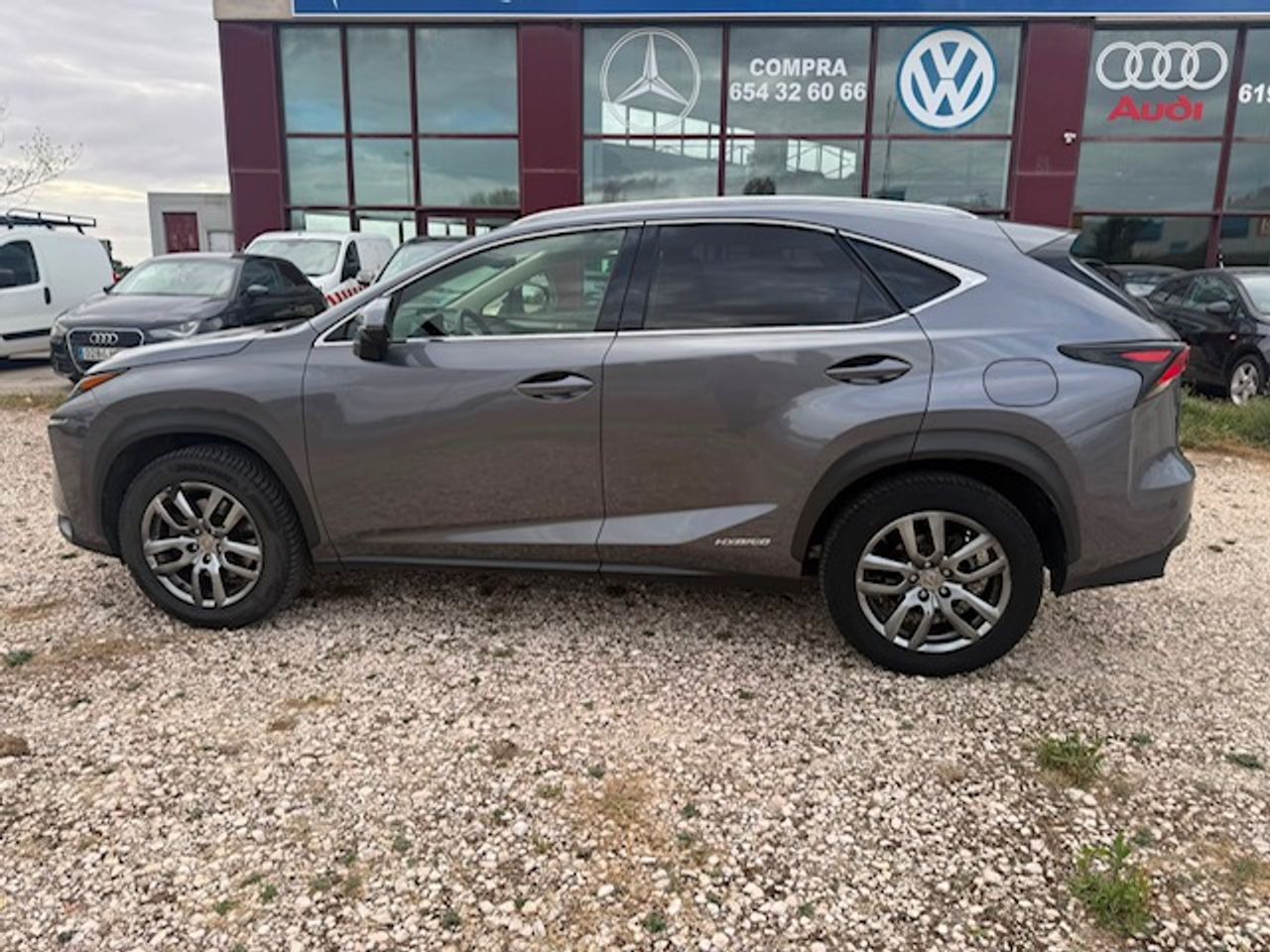 Lexus NX 300h Executive 4WD - Foto 29