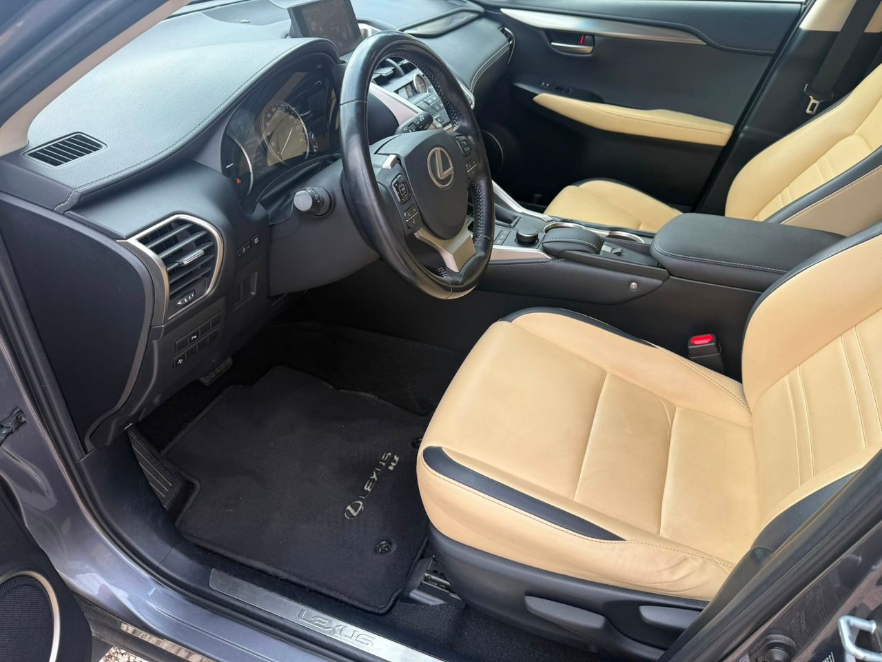 Lexus NX 300h Executive 4WD - Foto 48